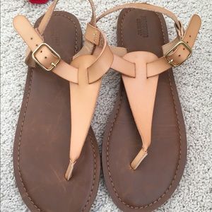 Comfy nude sandals